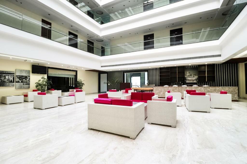 La Silver Leaf Hotel Nawashahr Ngoại thất bức ảnh