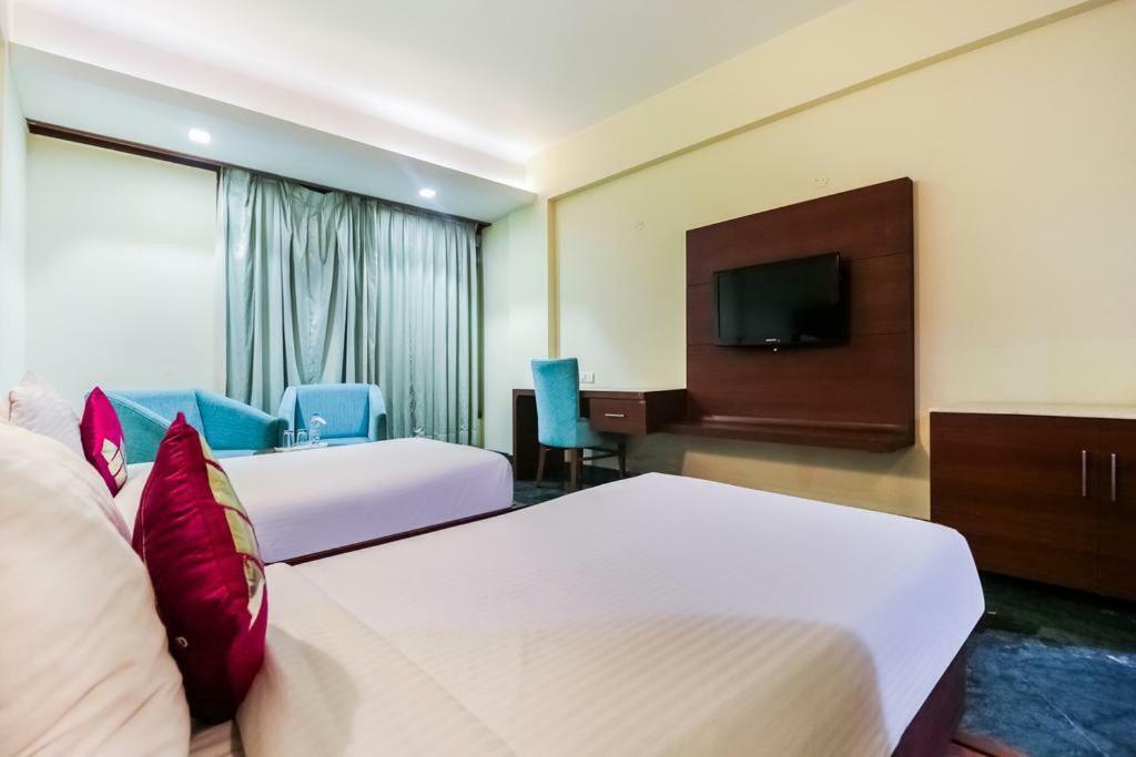La Silver Leaf Hotel Nawashahr Ngoại thất bức ảnh