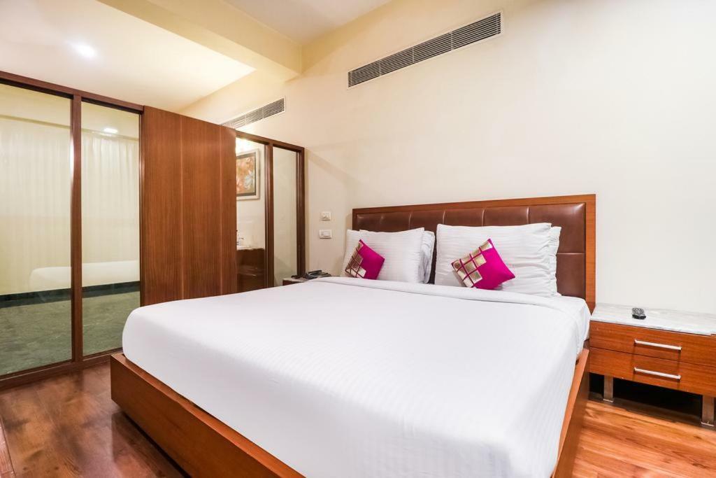 La Silver Leaf Hotel Nawashahr Ngoại thất bức ảnh